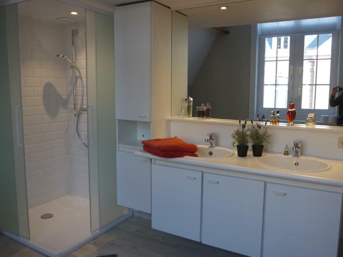 Belarte Framing Shop, Spacious Apartment With Garage In The Heart Of Ieper Kültér fotó